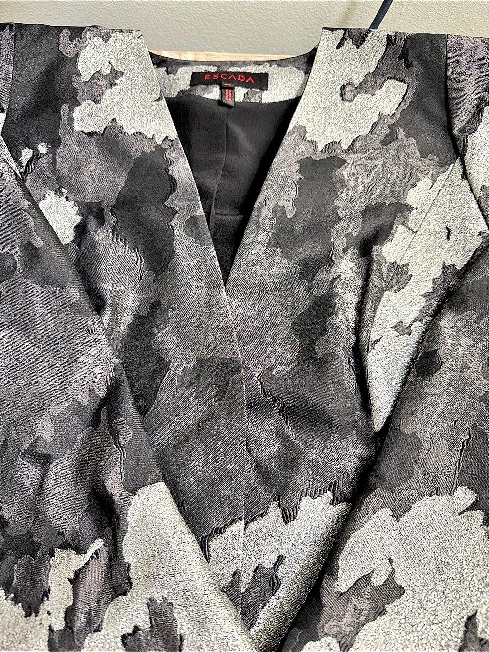 Escada Floral Jacquard Blazer in Black & Silver Size 40 Like New